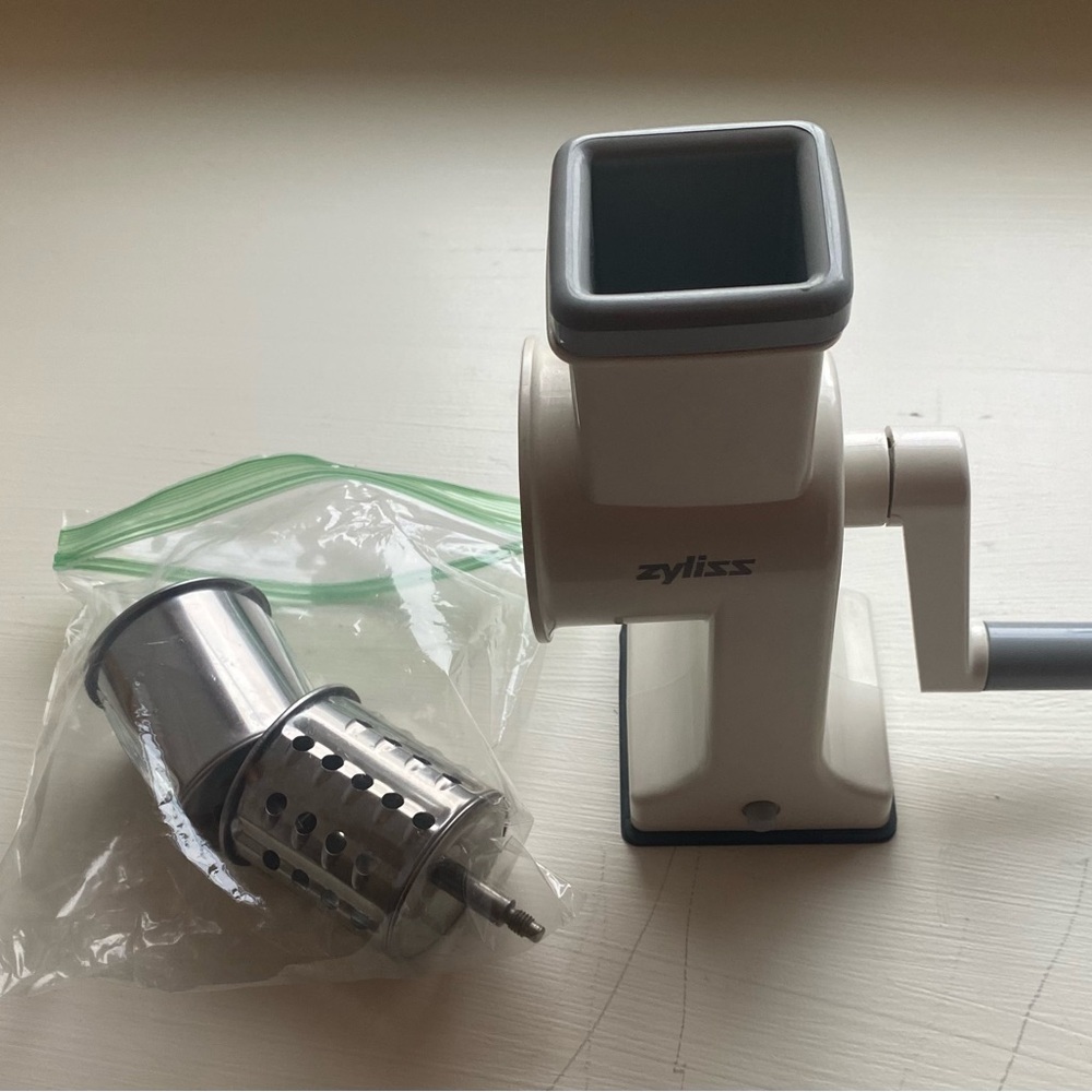 Zyliss White Manual Cheese Grater